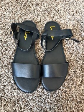 Lulu's Black Wide-Band Ankle-Strap Sandals